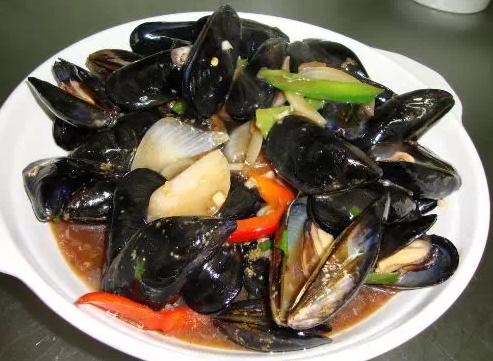 妻子每天给丈夫做大餐,妻子每晚给丈夫吃粥