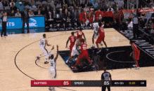 看哭了！我们都忽略了他！他才是马刺交易当中最无辜的受害者！