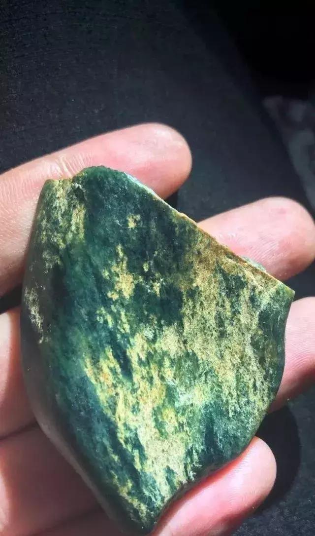 什么样的翡翠原石容易出极品高货,什么样的翡翠原石出冰种