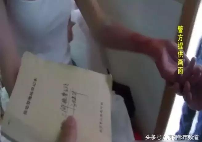 南京一情侣在宾馆里，男友1句话，女子随后举动太荒唐……