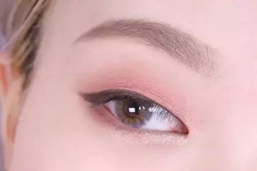 单眼皮适合的画眼线方法,单眼皮不同眼型怎么画眼线