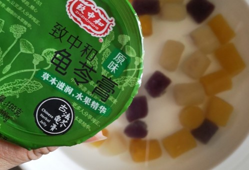 龟苓膏芋圆椰奶,做了一份超级治愈的龟苓膏甜品
