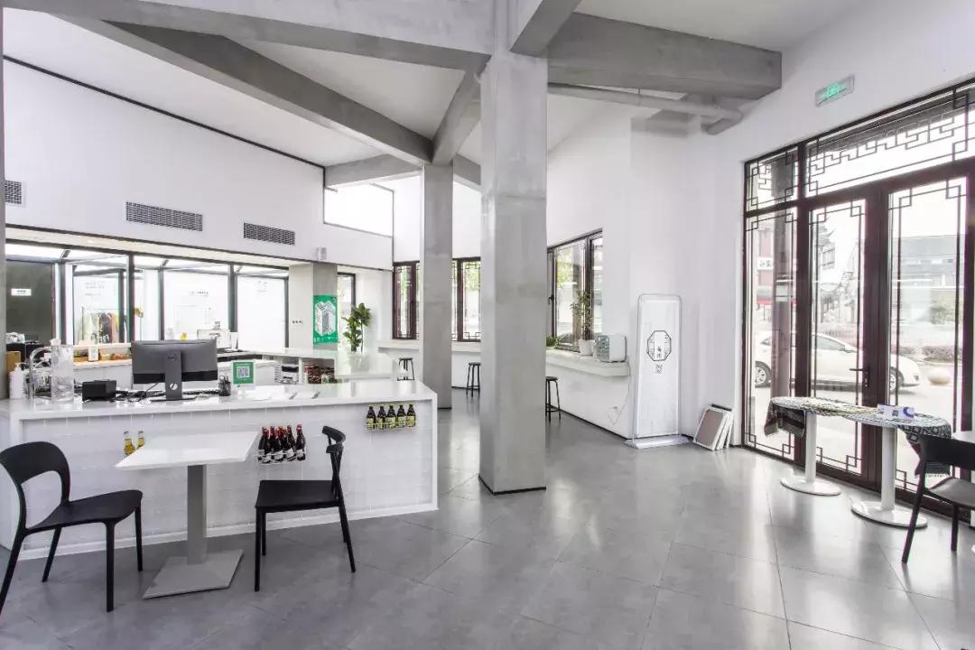 苏州人民路，58元睡一晚，还送你一个拉杆箱去流浪？