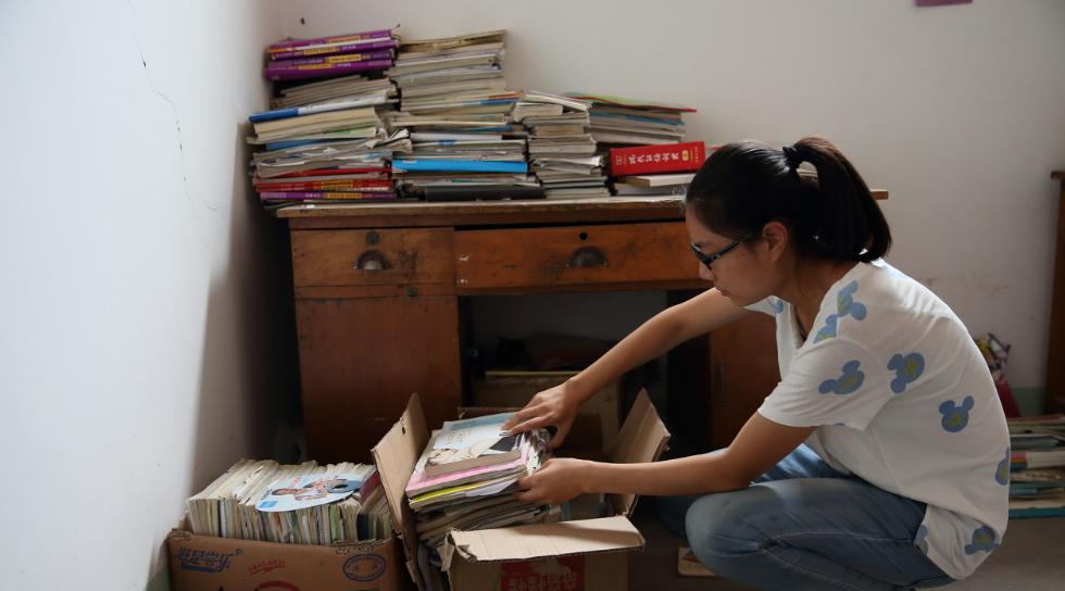 妈妈生二胎出来六岁女儿心疼大哭,18岁女孩妈妈生二胎