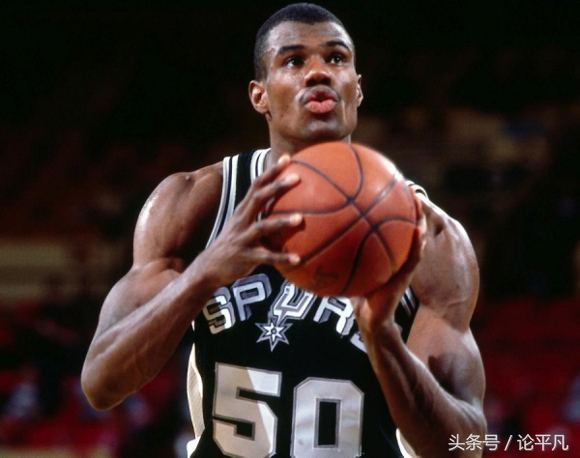 nba历史上最伟大的球员是张伯伦吗,nba十佳球张伯伦