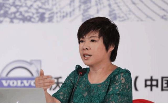 于丹是怎样被轰下台的,于丹因为什么被轰下台