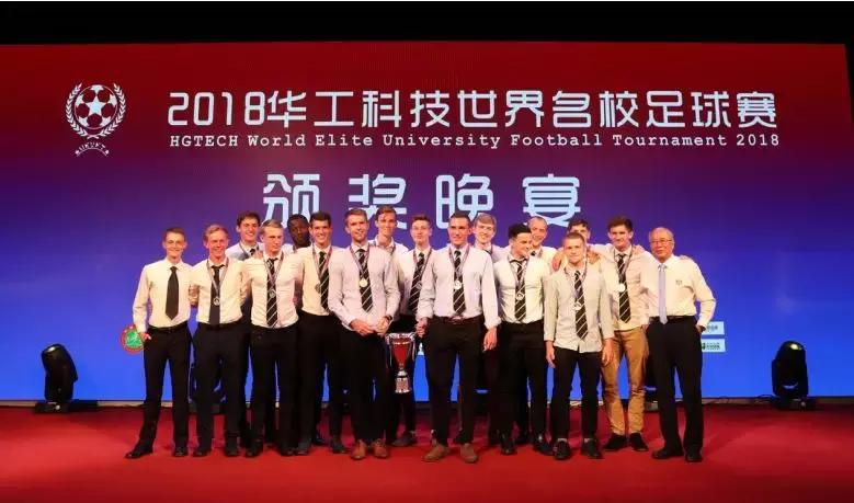 我们今晚是冠军英文歌,开幕式演唱我们是冠军现场版