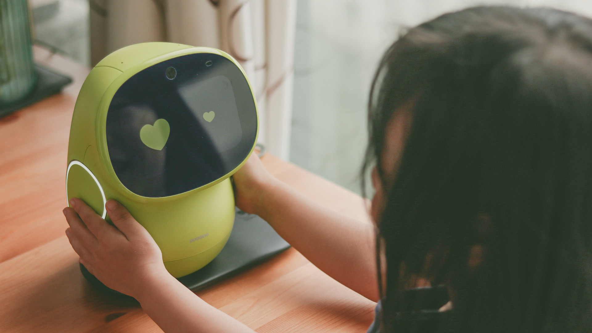 儿童学习陪伴机器人操作,幼儿陪伴儿童教育机器人