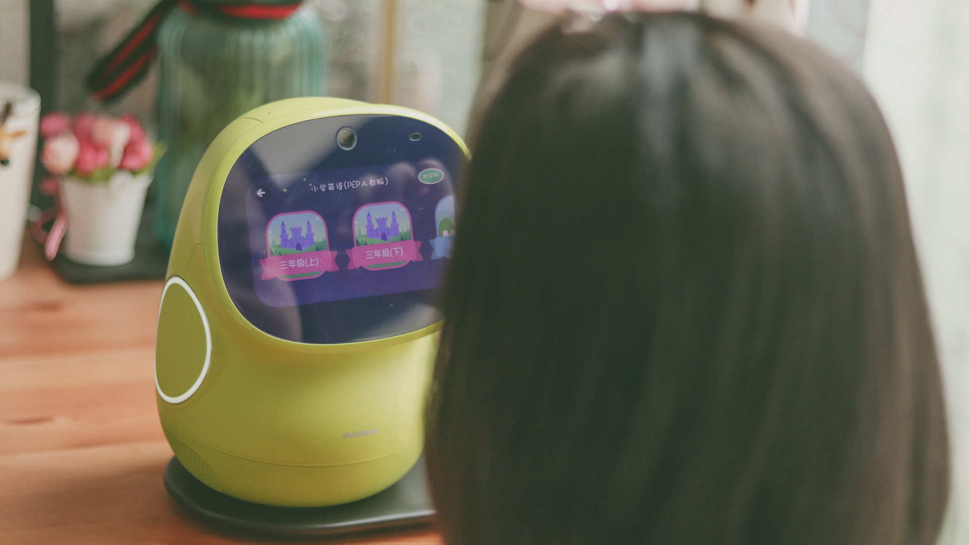 儿童学习陪伴机器人操作,幼儿陪伴儿童教育机器人