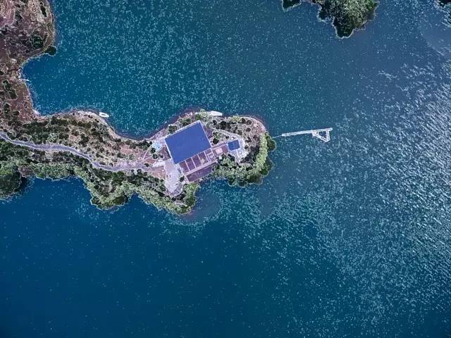 40岁大叔买下一座岛,大叔为钓鱼买下一座岛