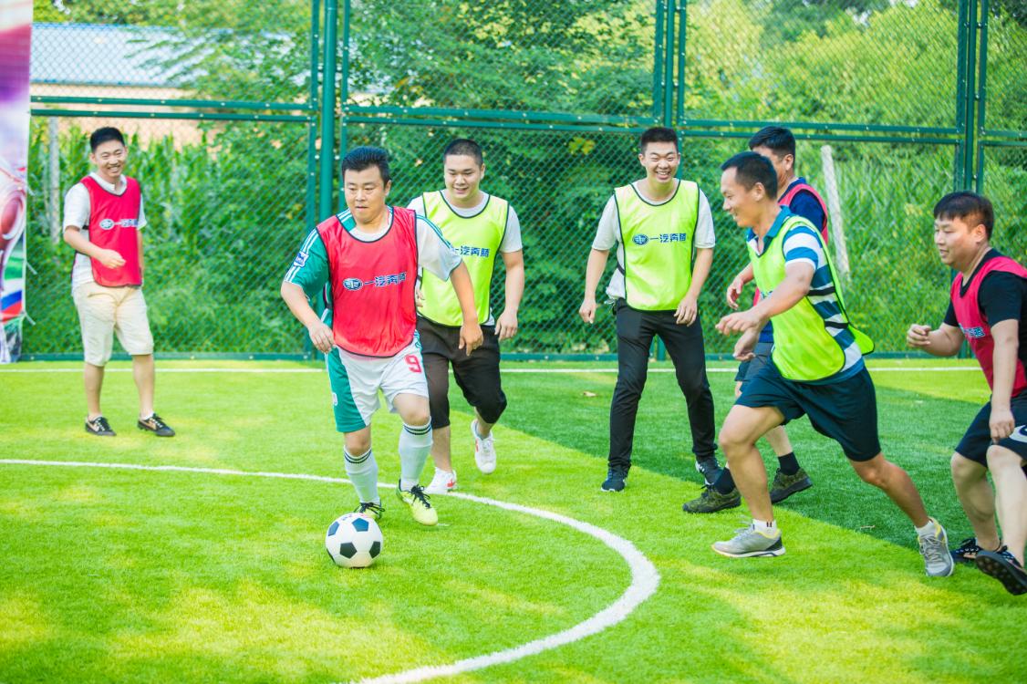 开在家门口的“世界杯”——“一汽奔腾杯”足球嘉年华友谊赛