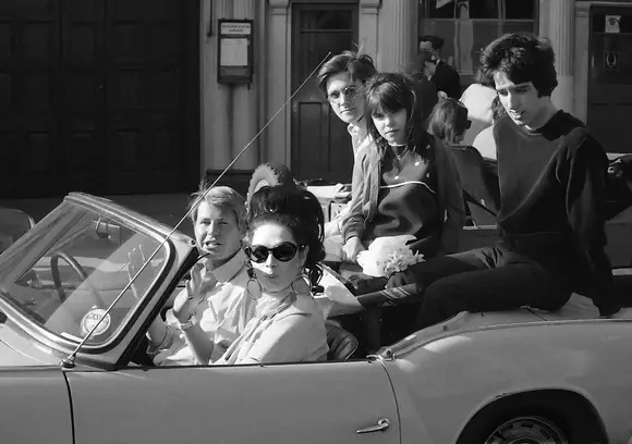 「逢逛必买」｜“穿上她家的裙子，不去派对也该去喝一杯！”