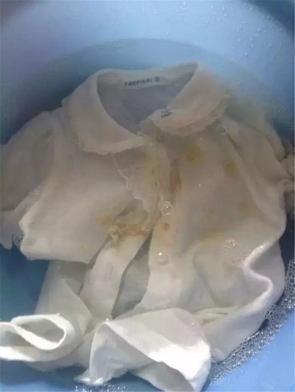 衣物染上颜色怎么清洗,衣物染上污渍