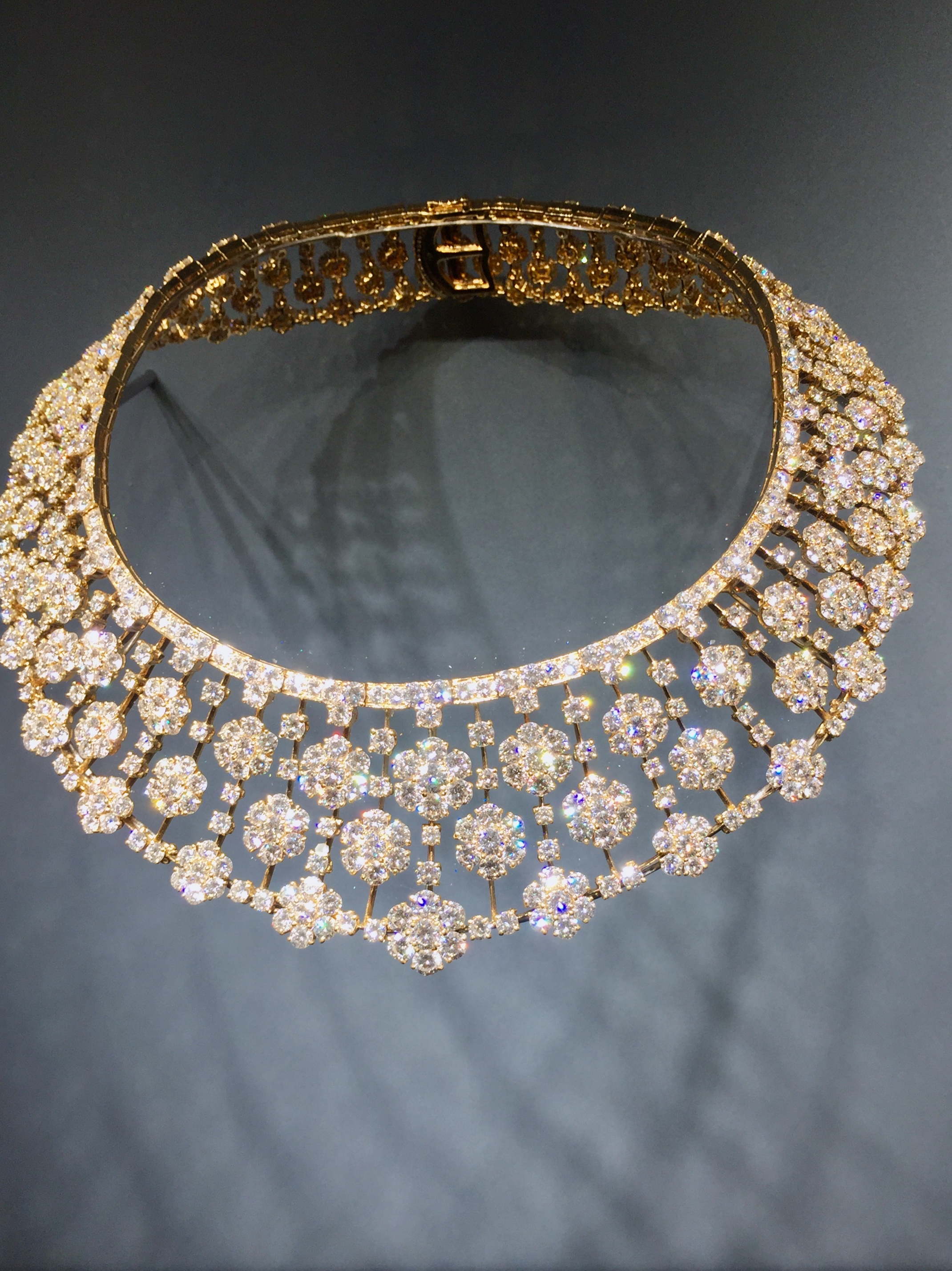 梵克雅宝黑色的四叶草是什么宝石,梵克雅宝四叶草是珠宝吗