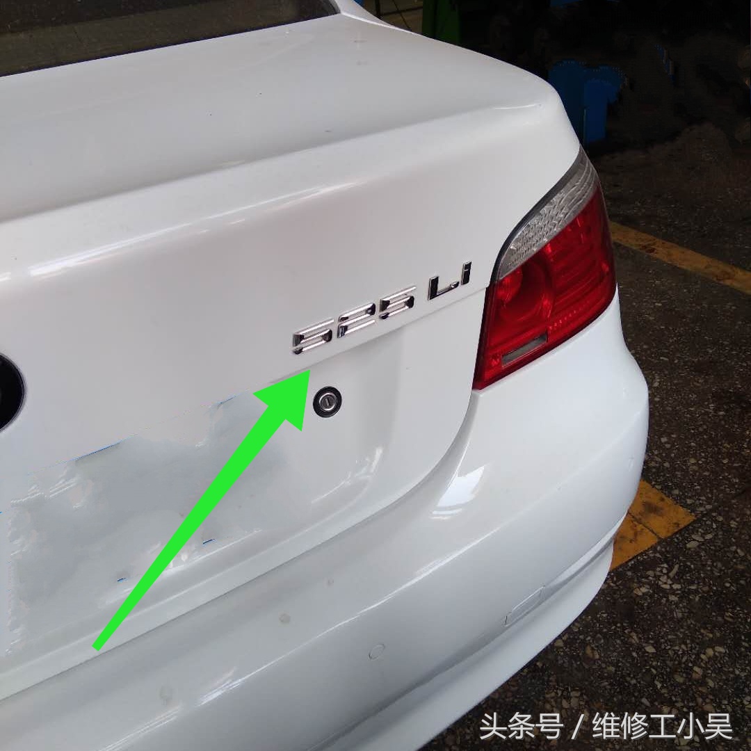 宝马525走平路底盘异响怎么回事,16年宝马525底盘松散异响怎么解决