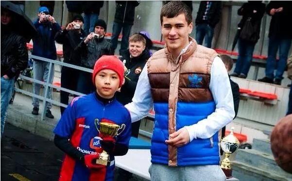 国青天才宣布进入欧洲豪门留洋,混血足球少年