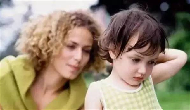 爸爸经常大吼大叫对孩子的影响,妈妈经常对孩子发脾气大吼大叫