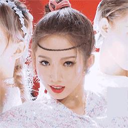 有眼妆和没眼妆差距这么大？女团最应该出的是变身秘笈吧？