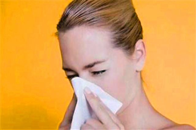 打喷嚏胎宝宝会有什么反应,孕妈打喷嚏胎宝什么反应