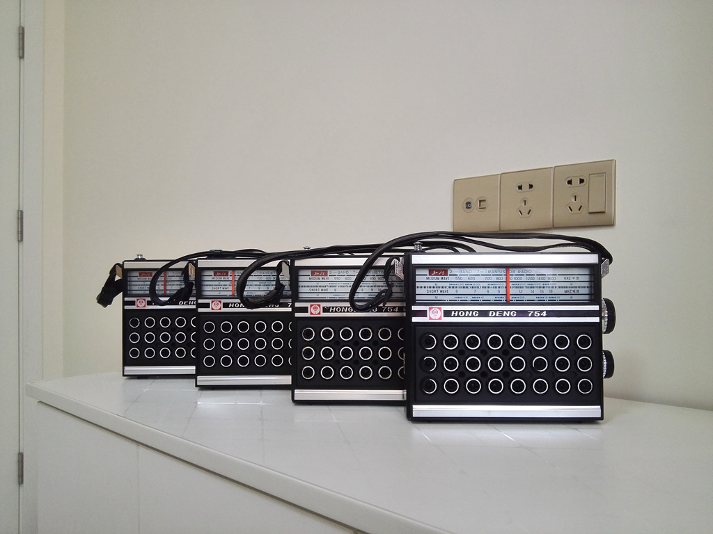 大喇叭收音机手工制作,用一个小喇叭制作简易收音机