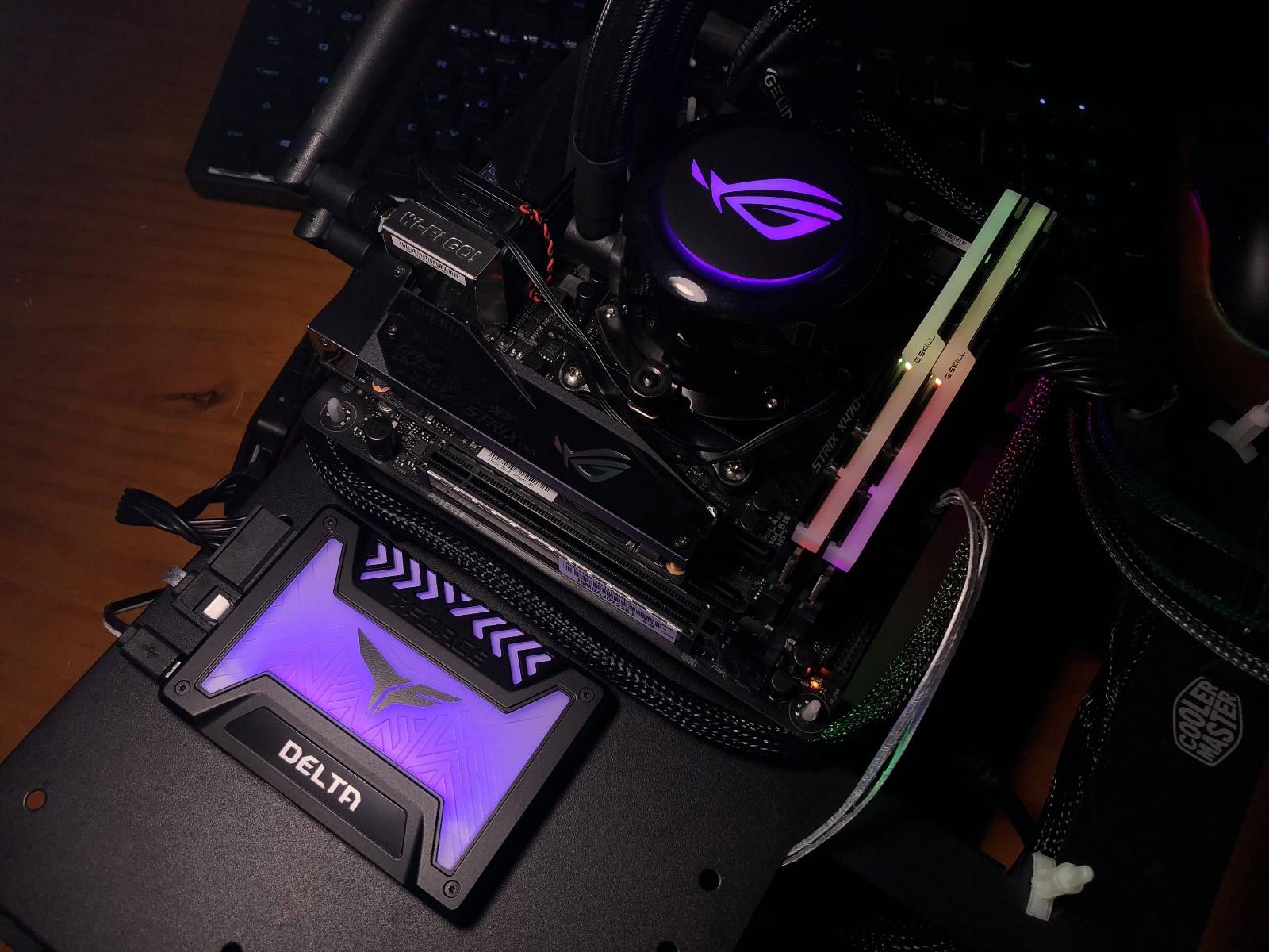 只有CPU不能RGB了！十铨 T-Force Delta RGB 250GB 固态硬盘开箱