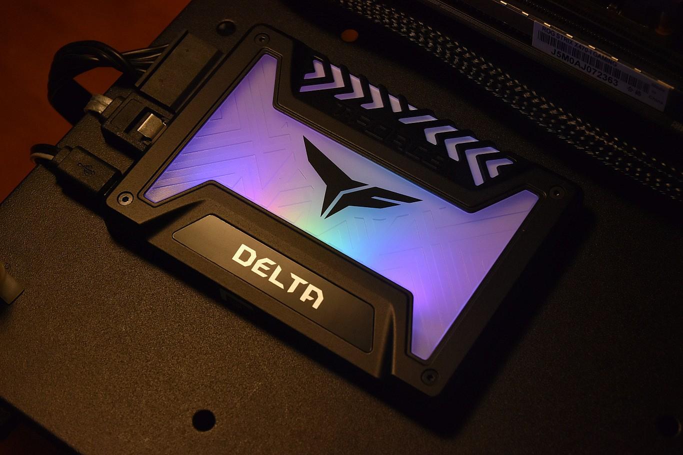 只有CPU不能RGB了！十铨 T-Force Delta RGB 250GB 固态硬盘开箱