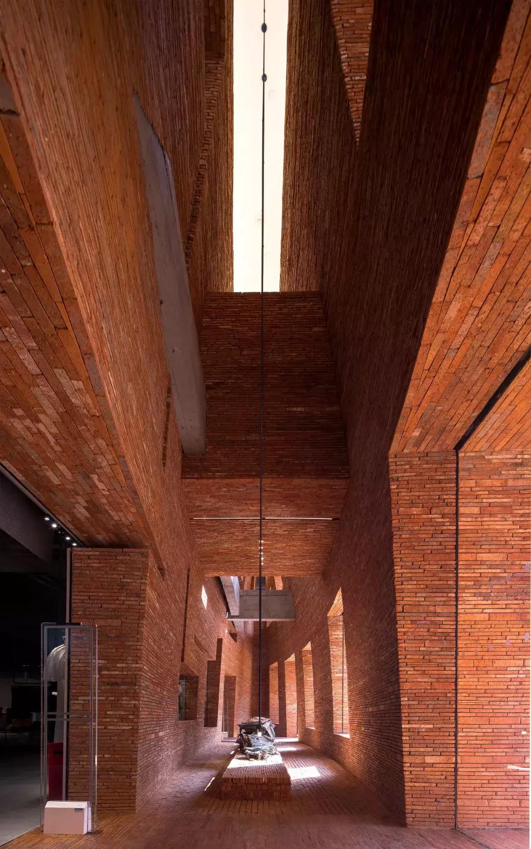 新作首发｜墟之峡谷.上海UR旗舰店！