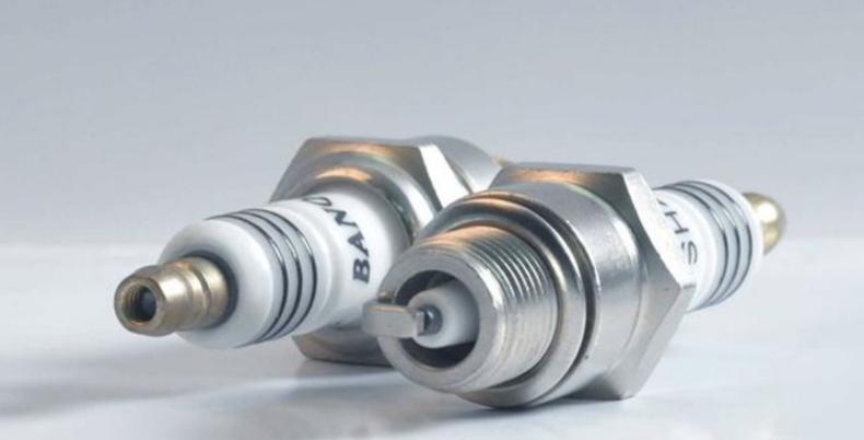 换原厂火花塞跟原厂代工区别,换火花塞贵还是换刹车油贵