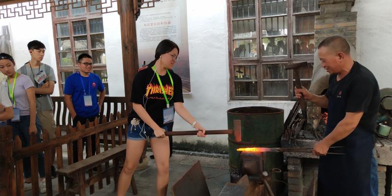 “青春飞扬”号龙泉问瓷炼剑