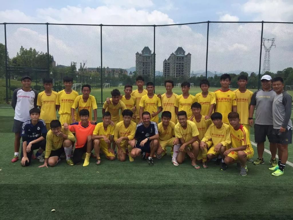 OK！签约西甲球队！西咸新区秦汉新城足球小将！真棒！