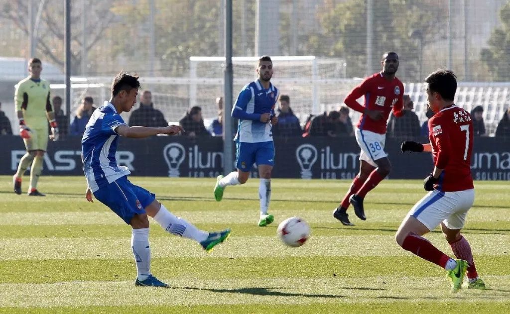 OK！签约西甲球队！西咸新区秦汉新城足球小将！真棒！