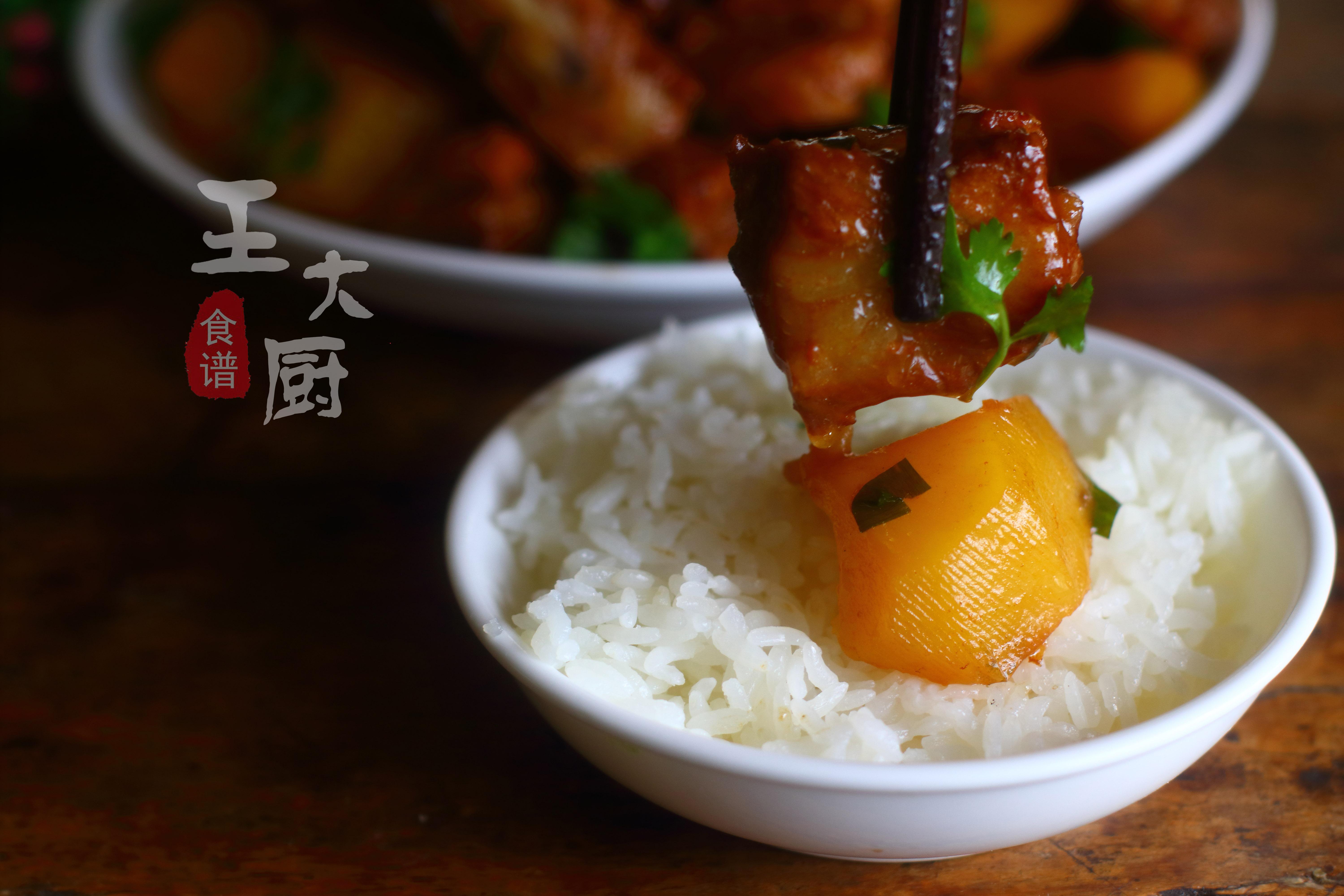 红烧排骨放土豆好吃还是不放好吃,红烧排骨的家常做法加土豆干香菇