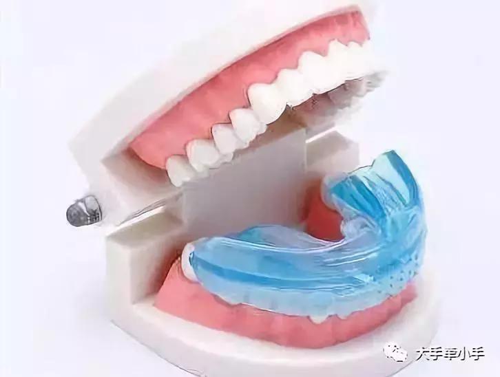 牙齿不齐矫正好还是做牙冠好,牙齿不齐矫正1个月的变化