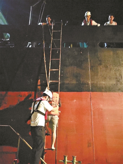 女子在大海中漂浮30小时奇迹获救,女子海上漂流36小时奇迹生还