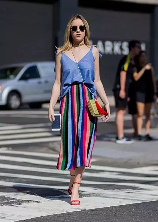 宽条纹和细条纹搭配,黑白条纹和白黑条纹怎么搭配