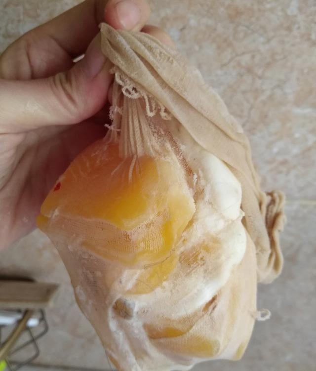 放在马桶水箱里清洁的小东西,马桶水箱里放个它省时省力又省钱