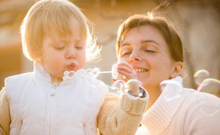 儿童夏季生病发烧是风热还是风寒,夏季宝宝发烧怎么降温最快最有效