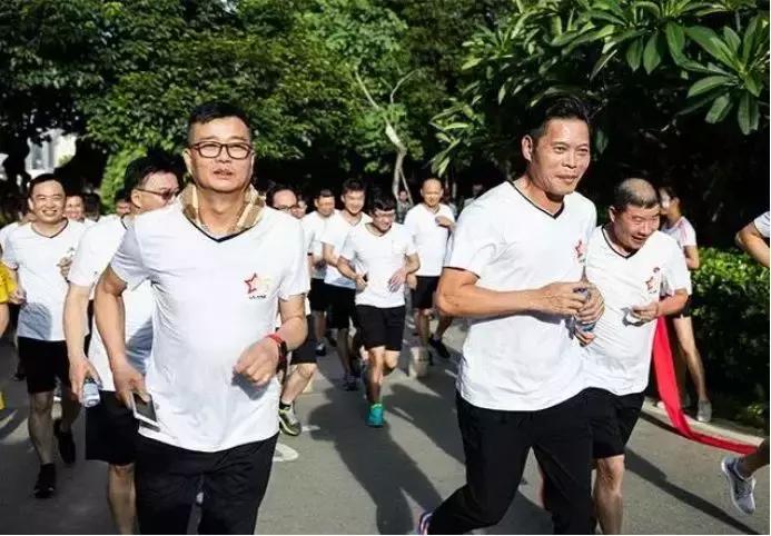 校服乔治白,校服供应商乔治白