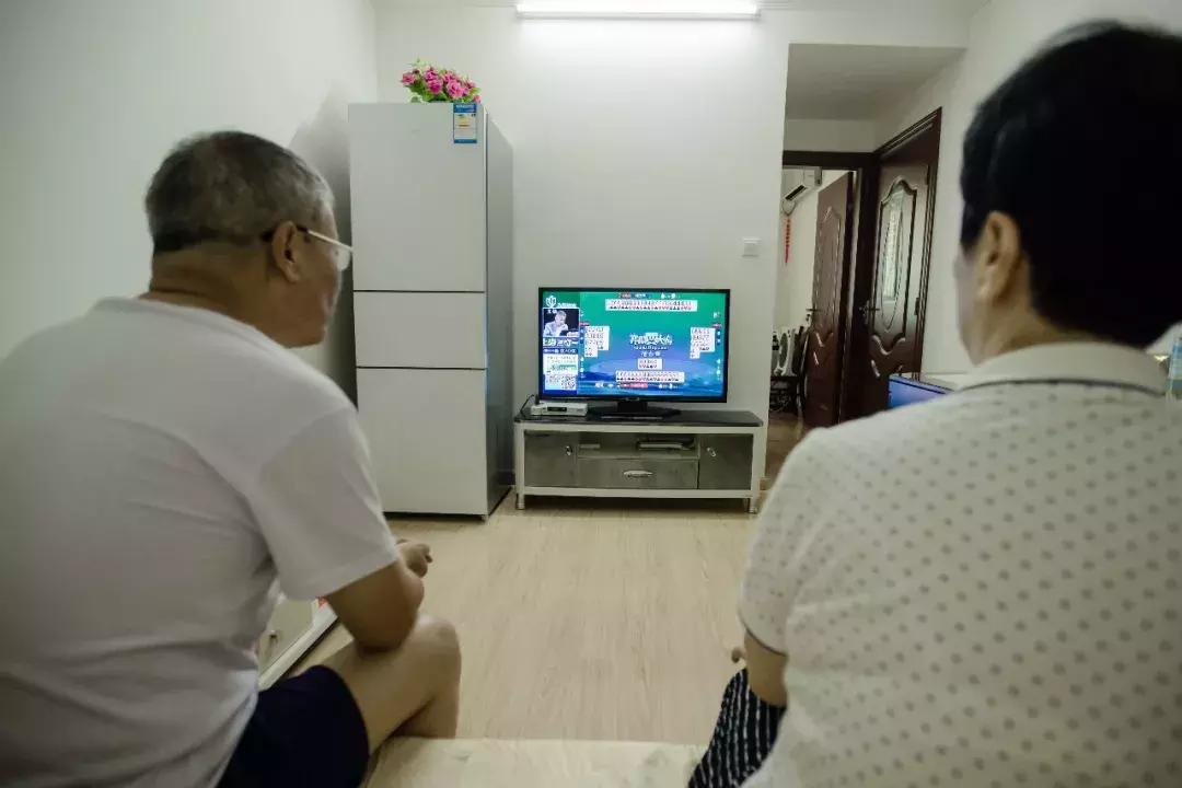 每晚6点，一百万上海男人都在干同一件事丨现在上海