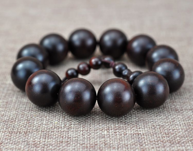 小叶紫檀手串黑了还能恢复吗,小叶紫檀盘黑了用几号砂纸打磨