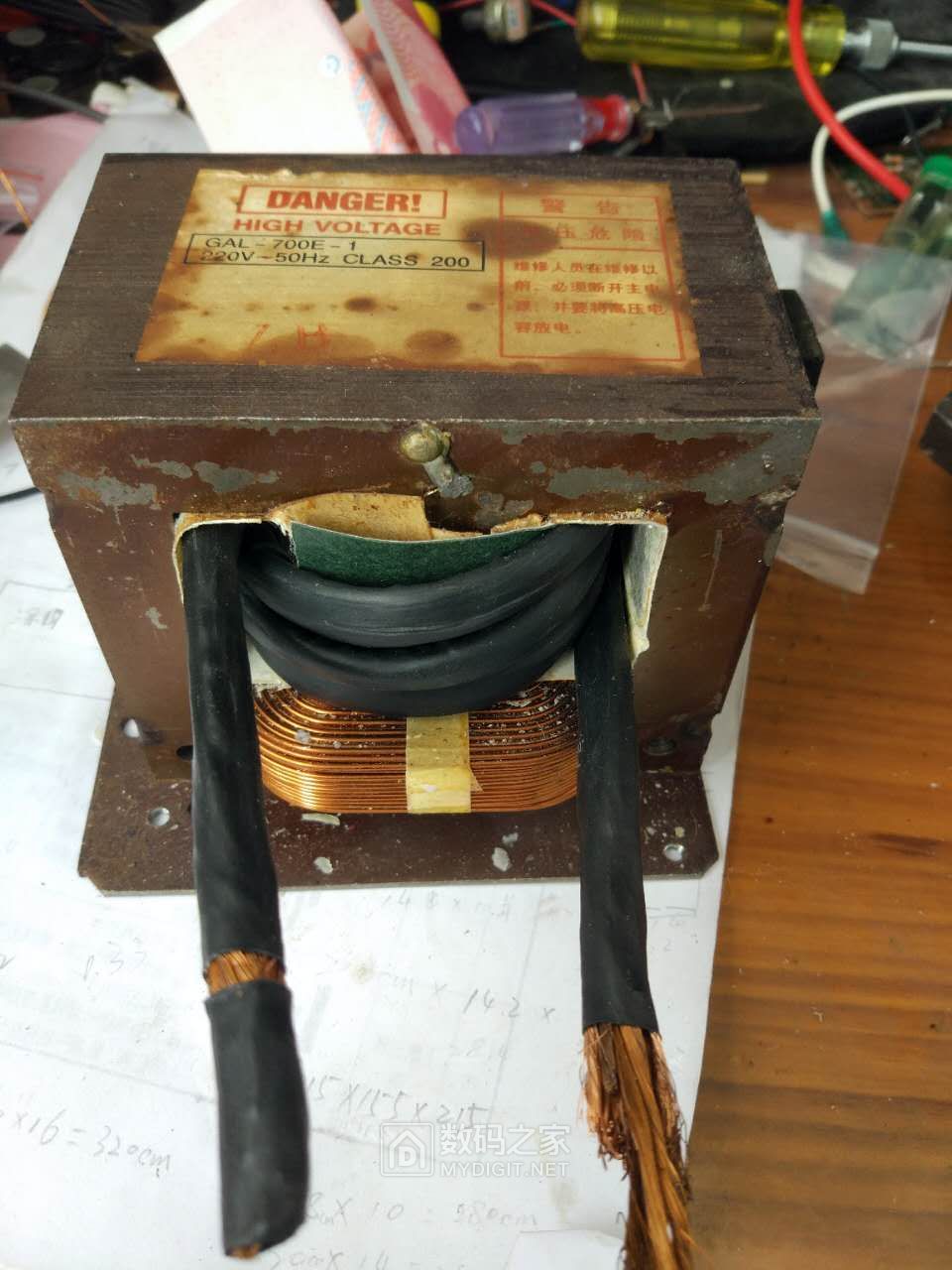 怎样拆微波炉变压器才能改点焊机,报废微波炉改点焊机