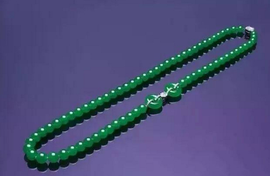 老古翡翠手镯拍卖会,拍卖会上的顶级翡翠手镯