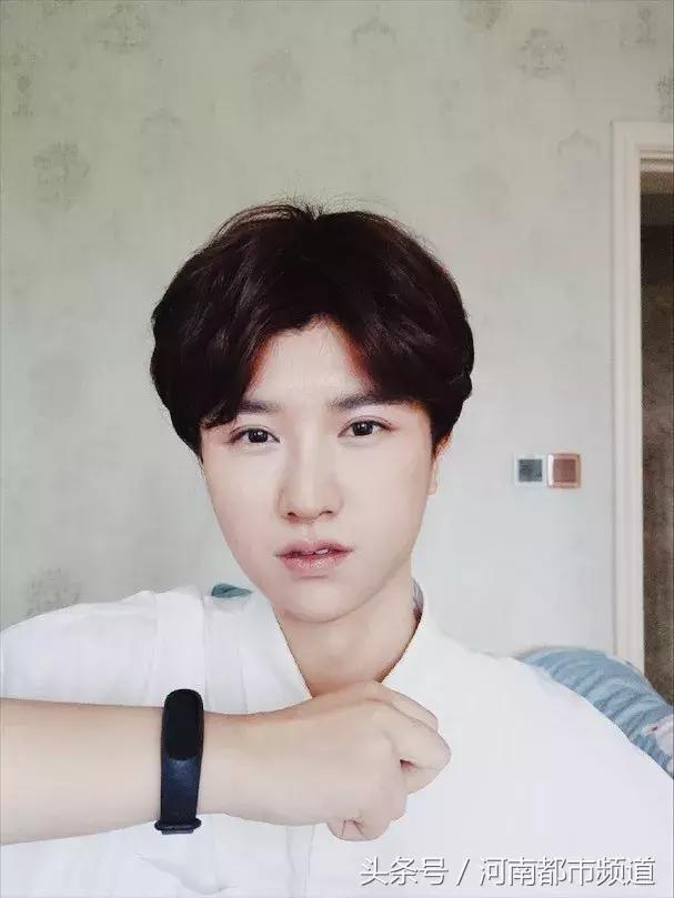 20岁美女卸妆秒变80岁大妈,27岁女孩化妆成大妈