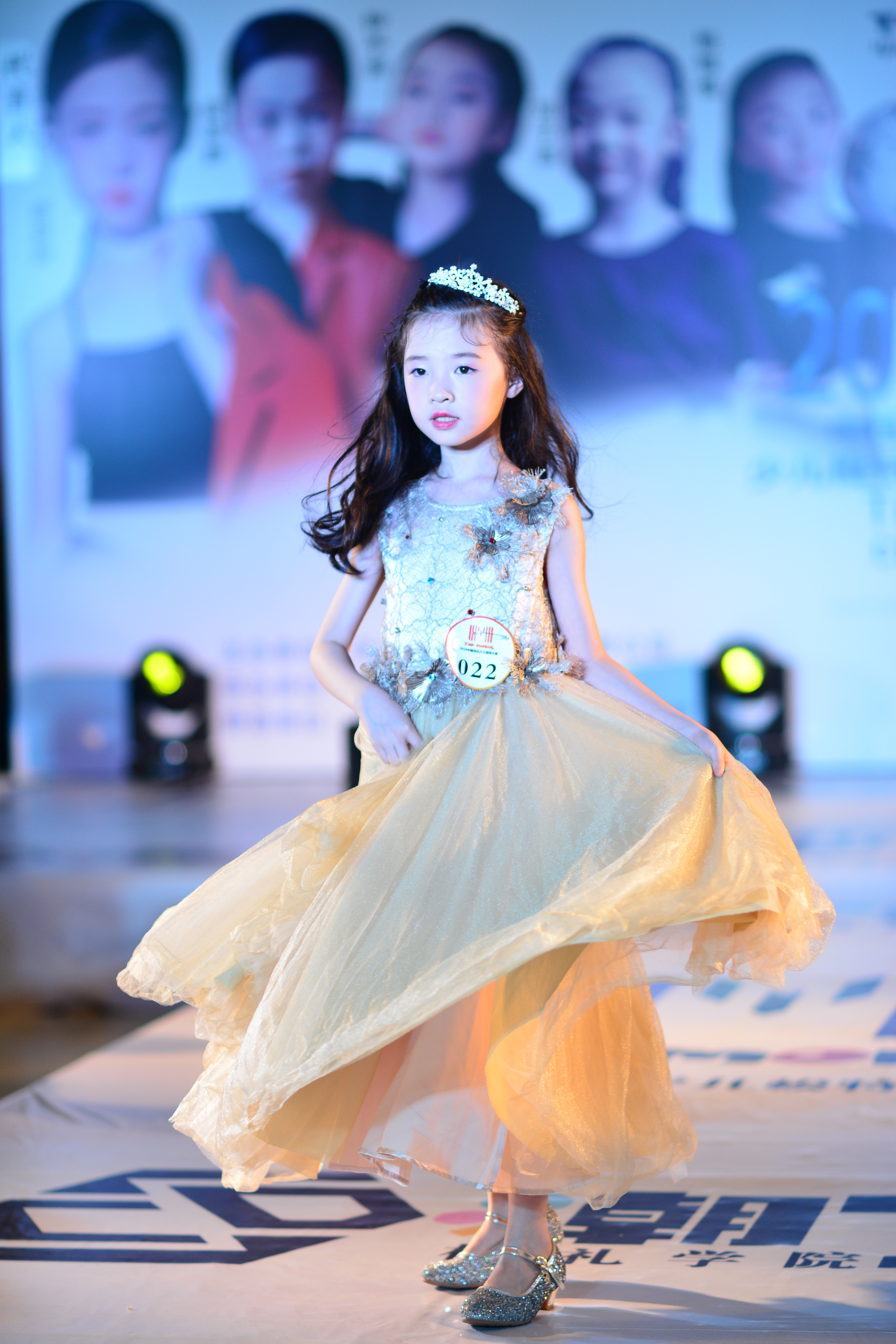 顶尖少儿模特大赛现场！看小淑女和小绅士们的别样风采