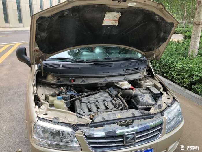 前排可以坐三个人的货车,众泰六座mpv