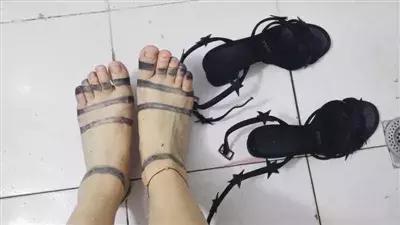 皮凉鞋掉色了怎么补救,凉鞋掉色染脚会对身体有害吗