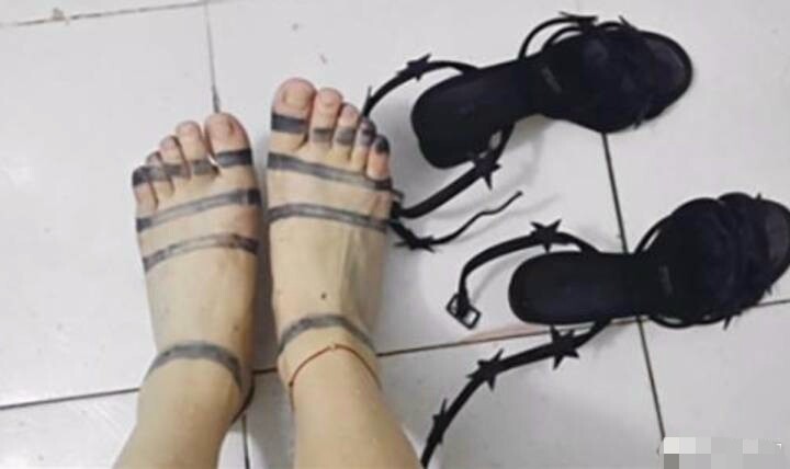 网友一千多买了双凉鞋褪色，网友评论让人笑疯