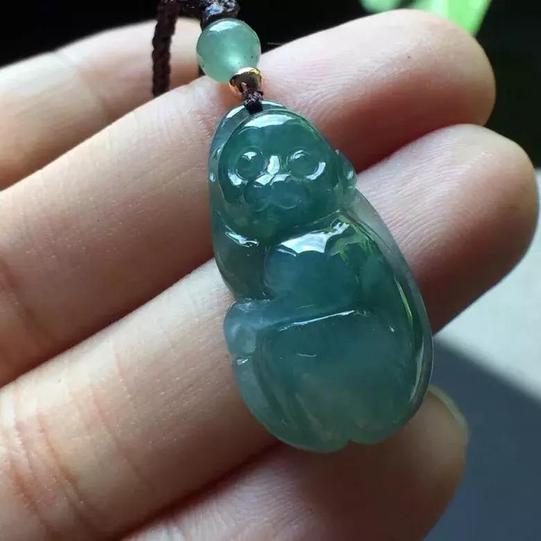 属鼠戴千手观音吊坠什么材质最好,属鼠2018年戴什么饰物