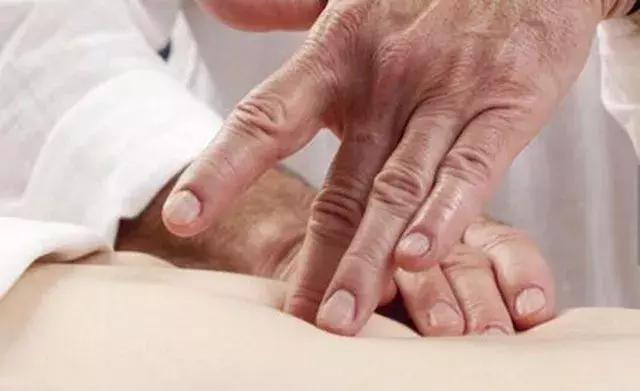 中医推拿治腰间盘突出,腰间盘突出推拿按摩手法视频大全