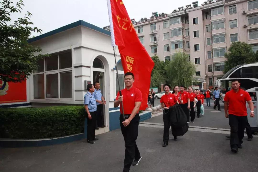 走进基层唱响警营带着真情传送关爱｜公安部“公安文化基层行”文艺小分队赴焦慰问演出